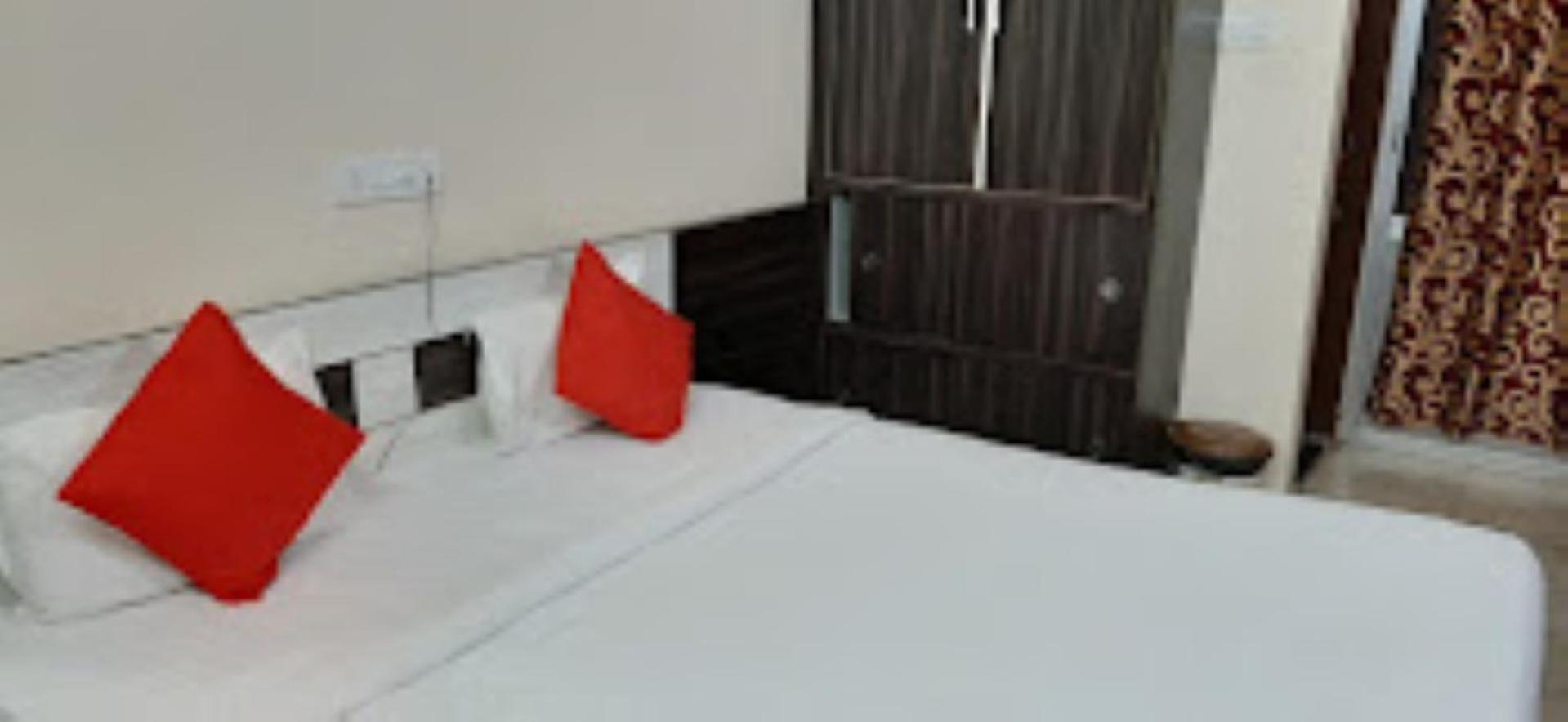 Hotel New Jasmine,カタック エクステリア 写真